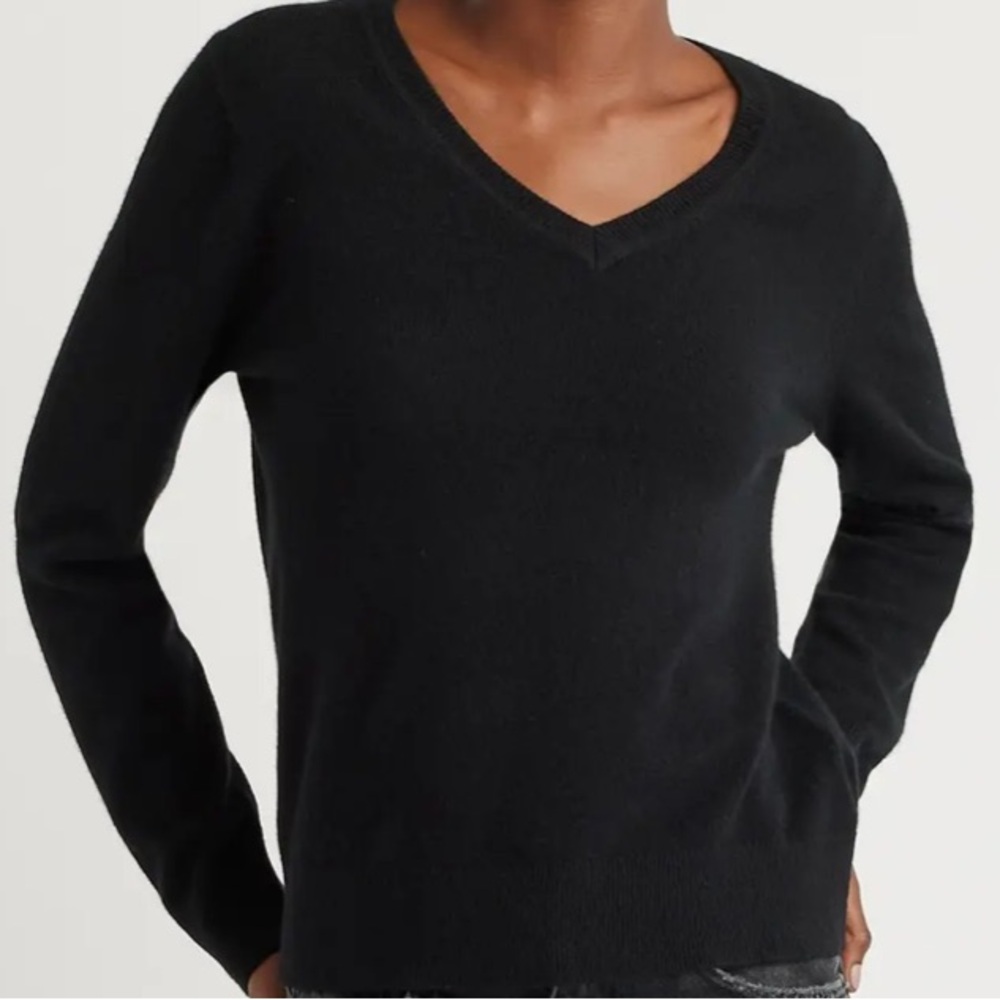 Quince Mongolian Cashmere V-Neck Sweater small black